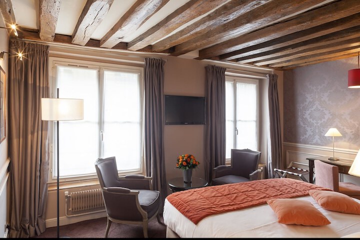 Room 8 of 80