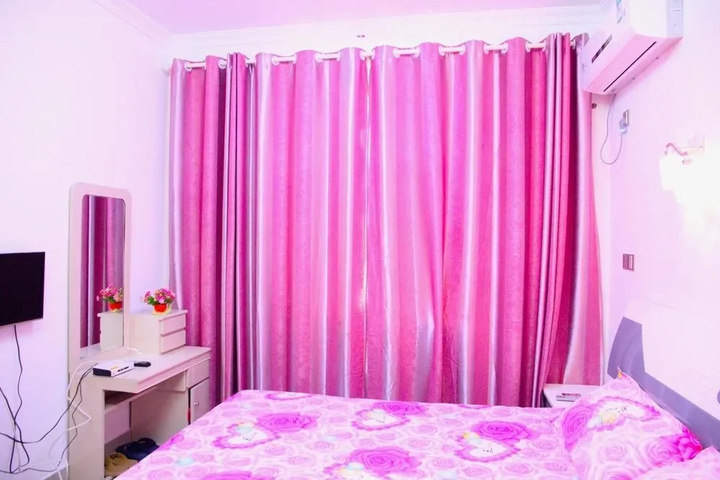 Room 6 of 16