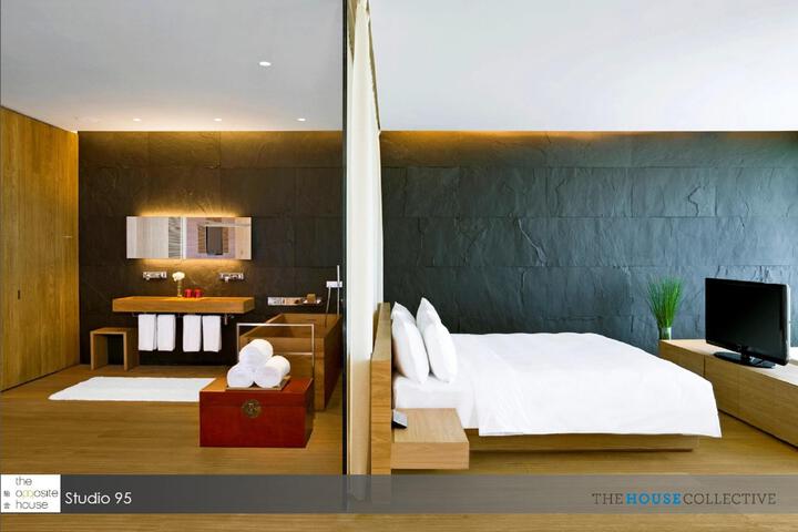 Room 32 of 38