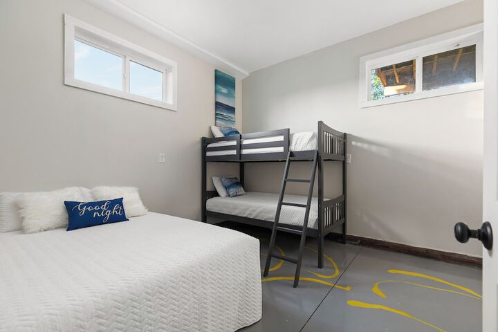 Room 40 of 134