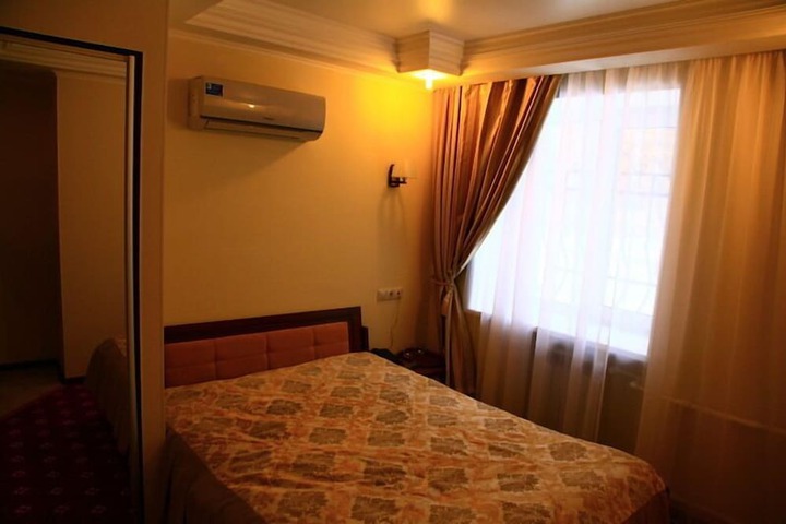 Room 18 of 48