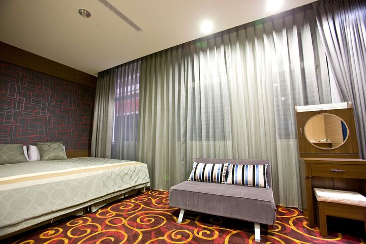 Room 13 of 64