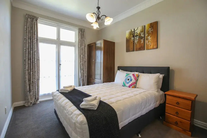 Room 4 of 12