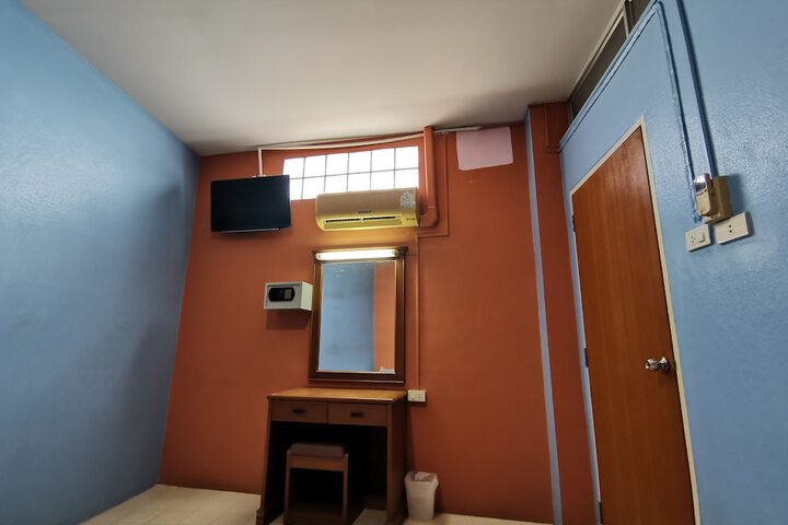 Room 10 of 30