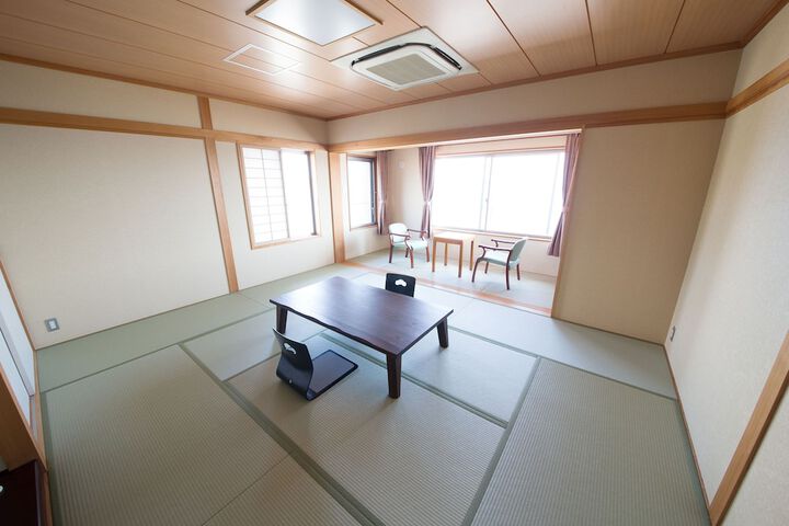Room 12 of 25