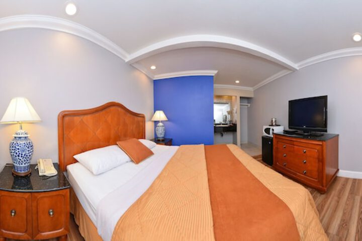 Signature King Bed (9 of 12)