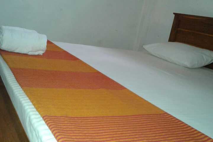 Room 5 of 16