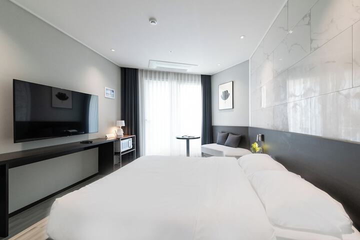 Room 26 of 46