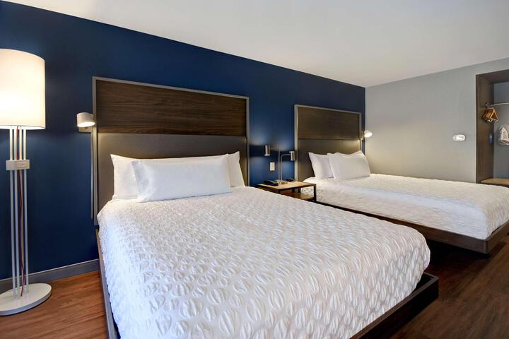 2 Queen Beds (7 of 18)