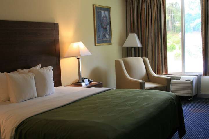 1 King Bed (24 of 26)