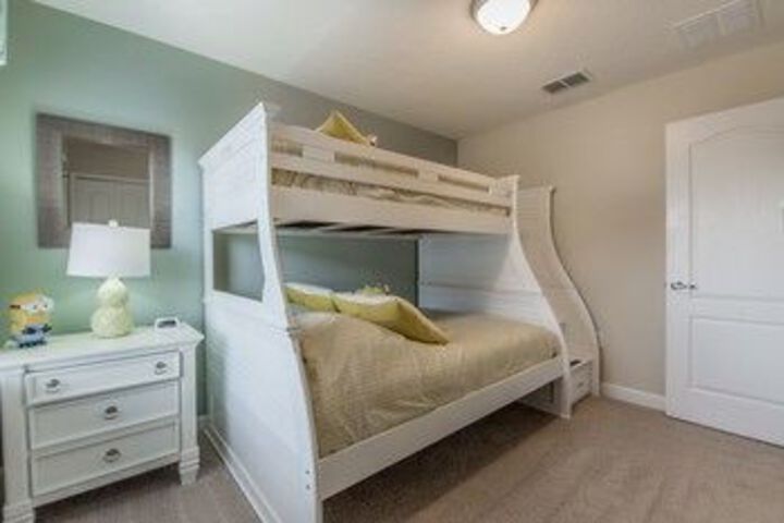Room 11 of 32