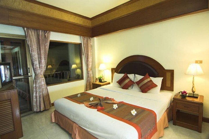 Room 5 of 13