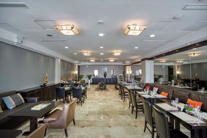 Entrance & Lobby
