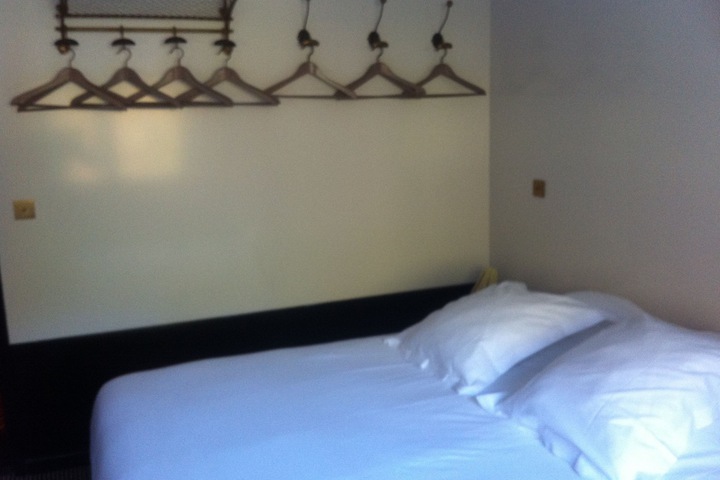 Room 11 of 37