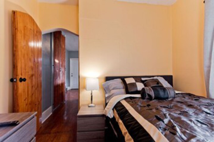 Room 30 of 33