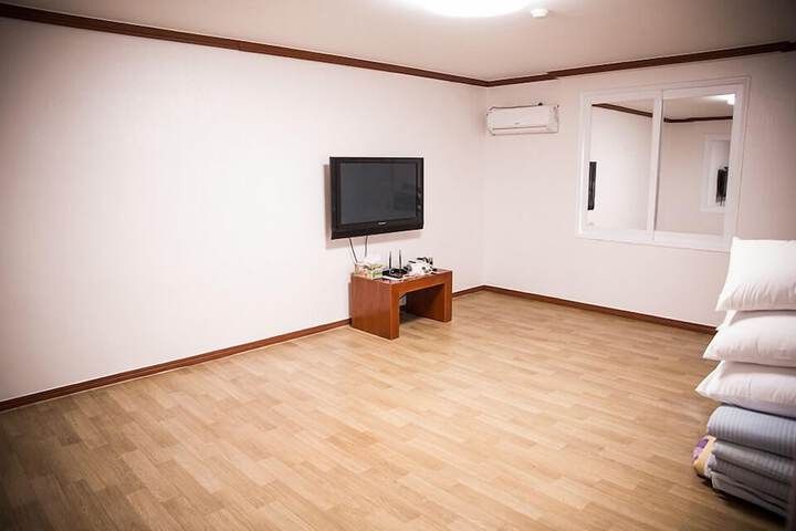 Room 12 of 21