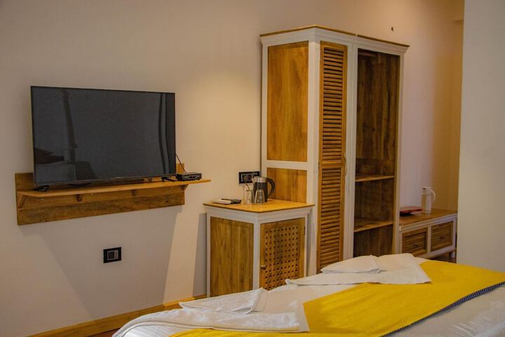 Room 7 of 16