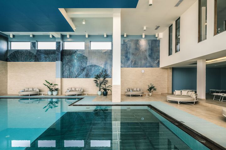 Hotel with Pool
