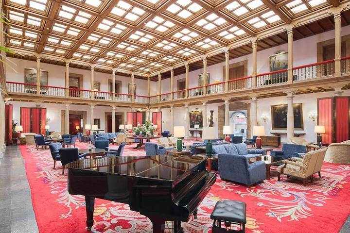 Entrance & Lobby