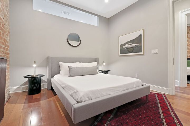 Room 28 of 146