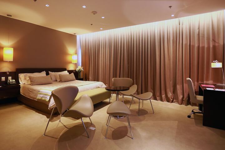 Room 10 of 44