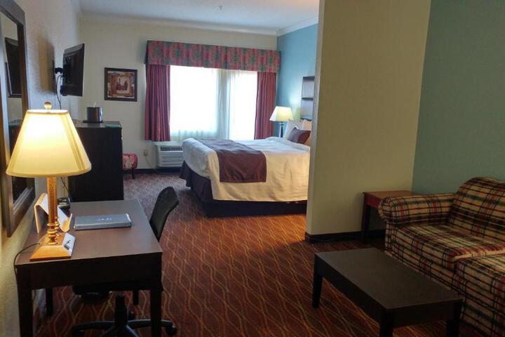 2 Queen Beds (2 of 6)