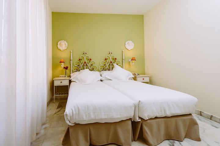 Room 8 of 37