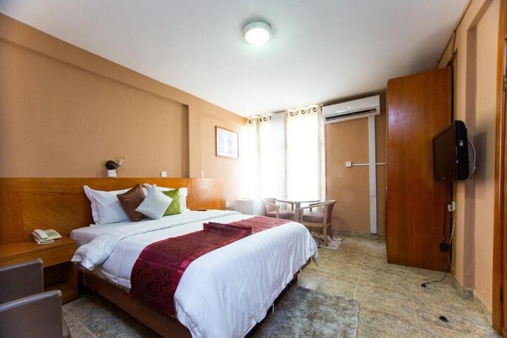 Room 25 of 64