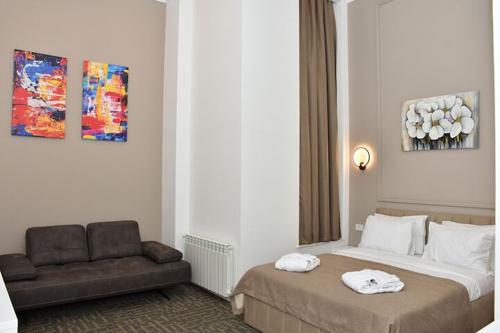 Room 26 of 37