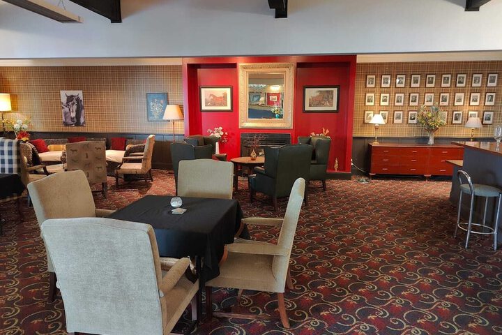 Lounge 85 of 104