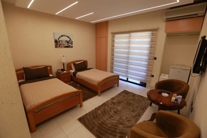 Room 28 of 83