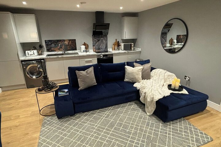 Sheffield-apartment-sleeps4-parking-hottub Image 9