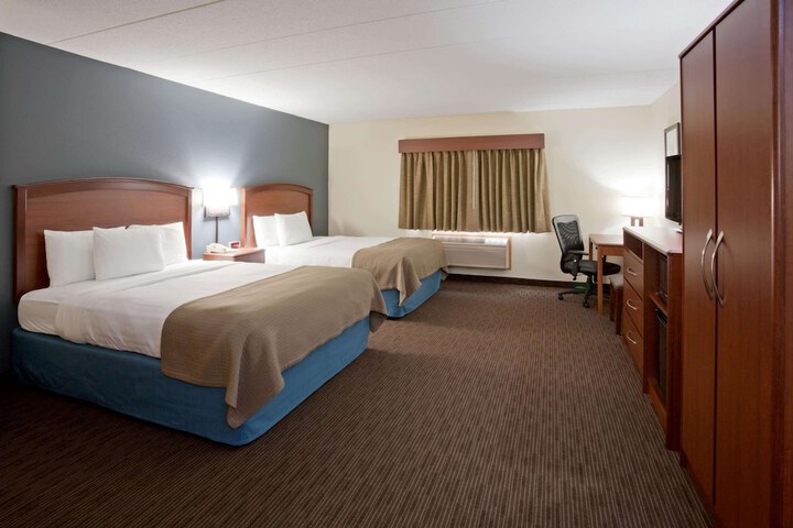 2 Queen Beds (4 of 9)