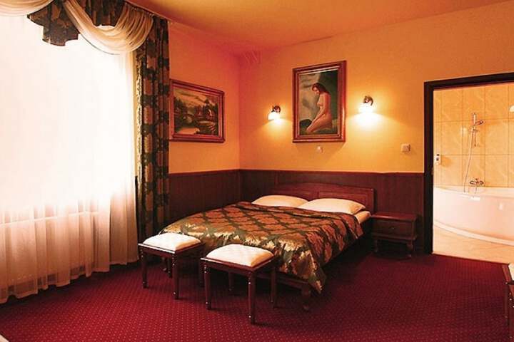 Room 11 of 43
