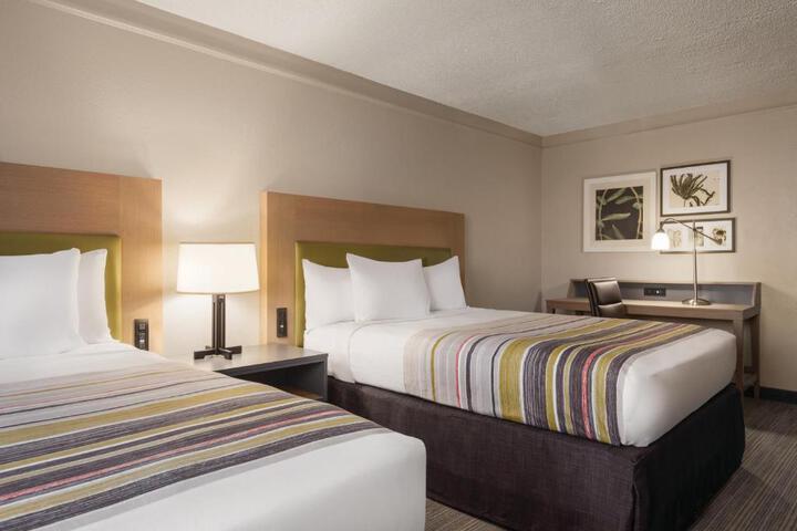 2 Queen Beds (1 of 7)