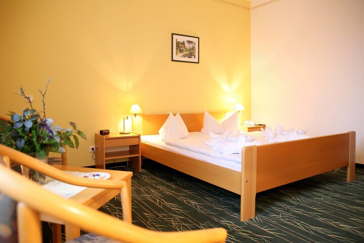 Room 5 of 12