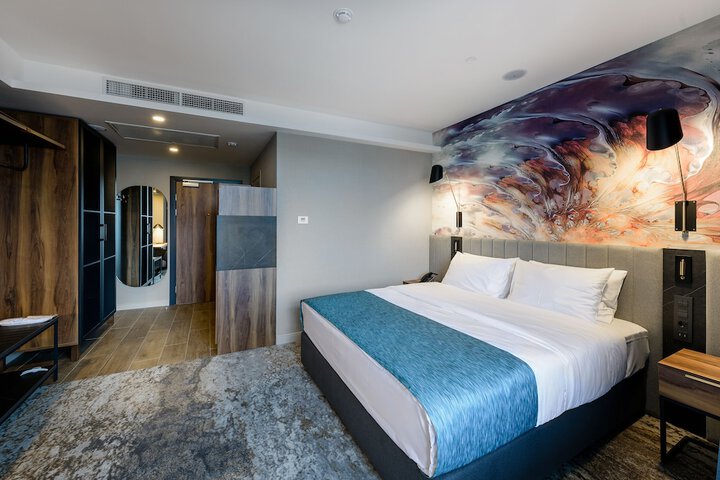 Room 51 of 99