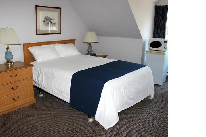 1 Queen Bed 1 Double Bed (3 of 4)