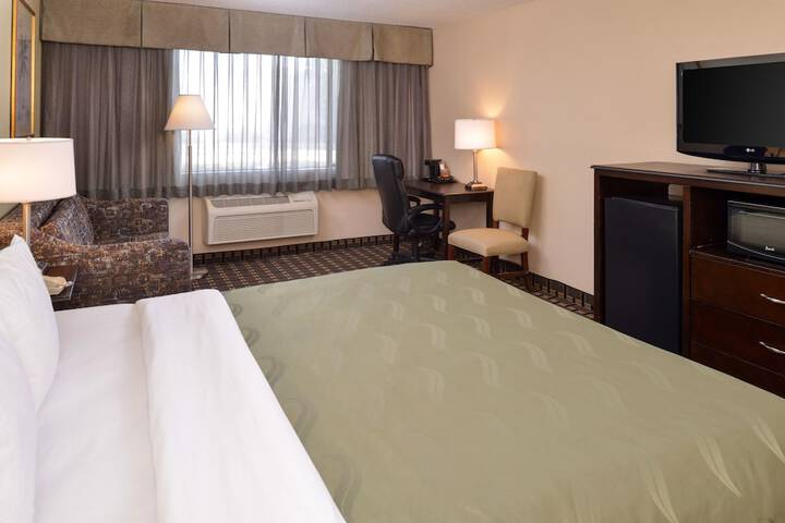 Suite King Bed Sofa (3 of 7)