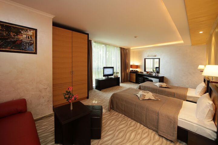 Room 5 of 82