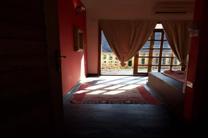 Room 11 of 77