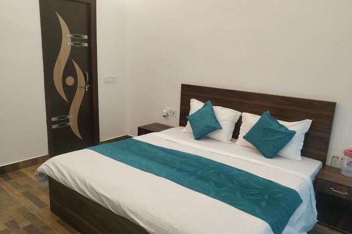 Room 3 of 38