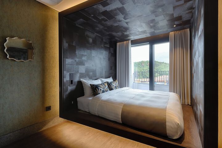 Room 14 of 33