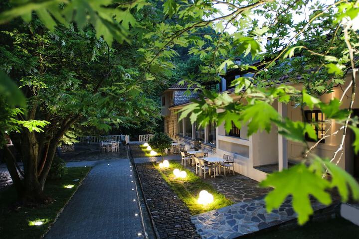 Hotel Exterior 53 of 61