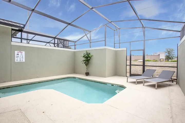 Pool 16 of 28
