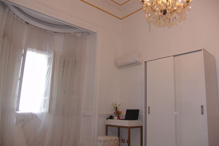 Room 10 of 25