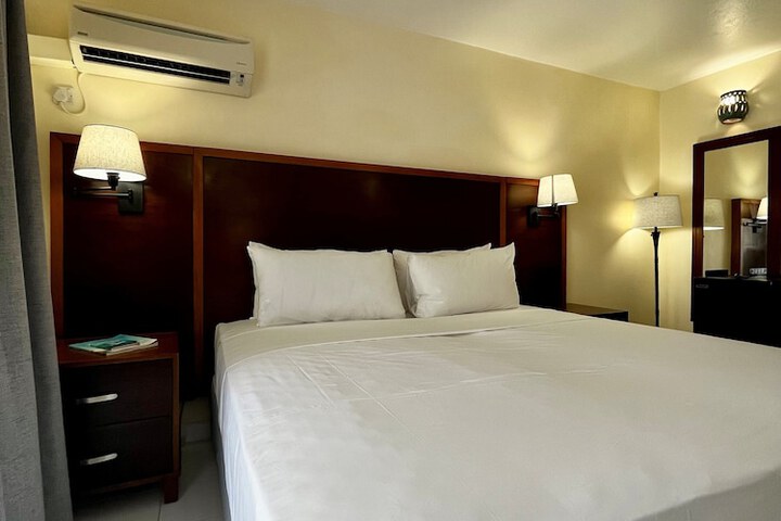 Room 4 of 204