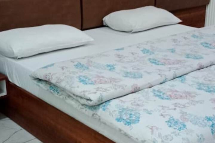 Room 8 of 12