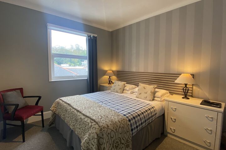 Room 12 of 90