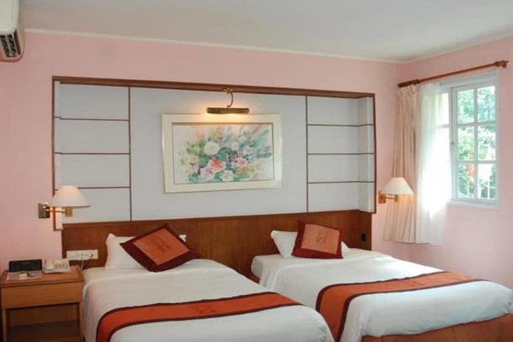 Room 16 of 32